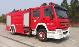 斯太尔豪沃水罐消防车(8吨)图片